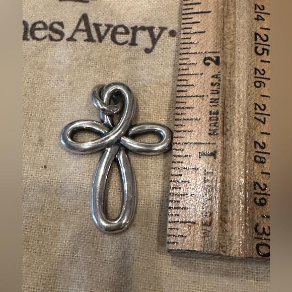 Retired James Avery Eternal Loop Cross Pendant - Picture 1 of 15